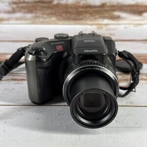 FUJIFILM S602Zoom FinePix Digital Camera Fujinon Lens6X Optical Zoom